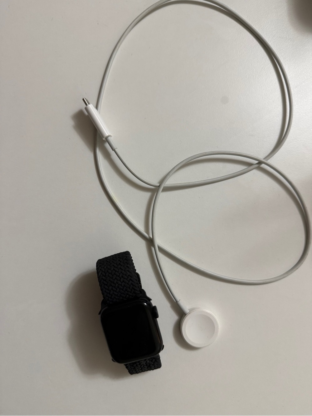 Apple Watch SE 2nd Gen GPS 40mm + Braided Band & Charger